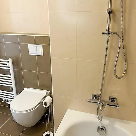 Spacious Work-focused In 3 Apartmán Praha