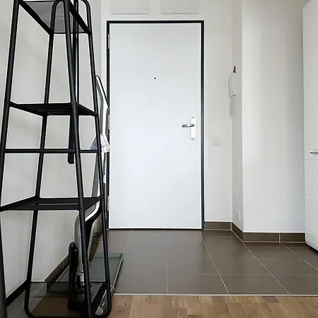 Spacious Work-focused In 3 * Prague